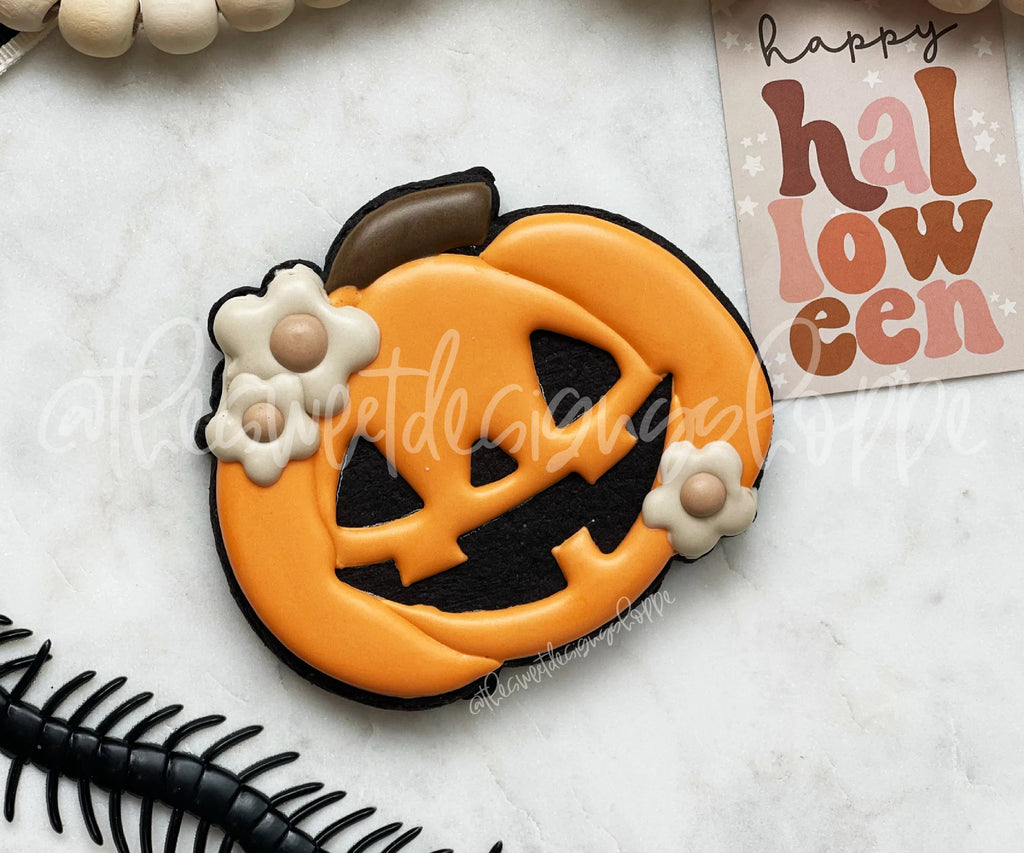 Cookie Cutters - Personalized Pumpkin With Daisy - Cookie Cutter - Sweet Designs Shoppe - - ALL, Autumn, Cookie Cutter, Fall, Fall / Halloween, Fall / Thanksgiving, Fruits and Vegetables, Halloween, Plaque, Plaques, PLAQUES HANDLETTERING, Promocode, Pumpkin, thanksgiving